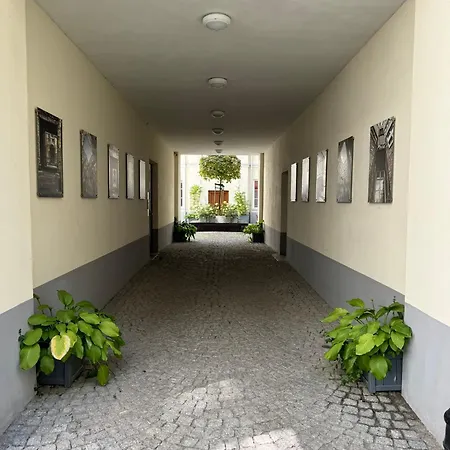 Jagiellonska 32 *